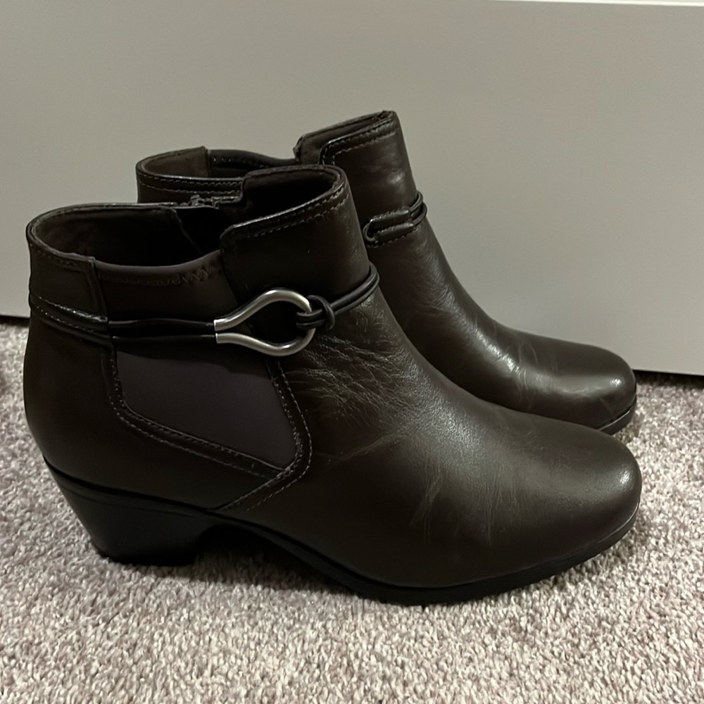 Clark’s Collection 
Emily 2 Kaylie’s boots